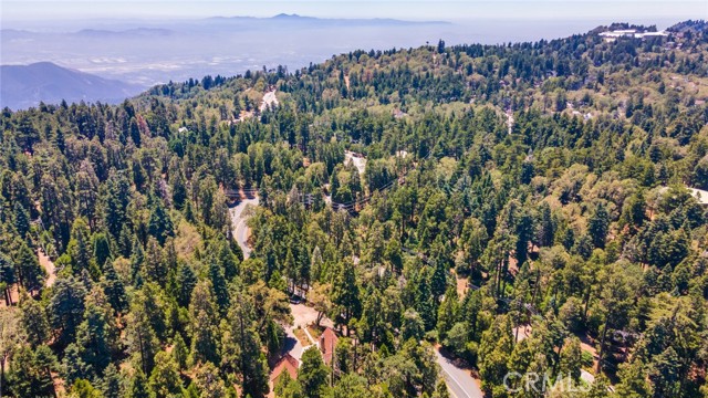 901 Ca-173, Lake Arrowhead CA: https://media.crmls.org/medias/90fd14ef-f88b-4ea3-882c-3a3a09176587.jpg