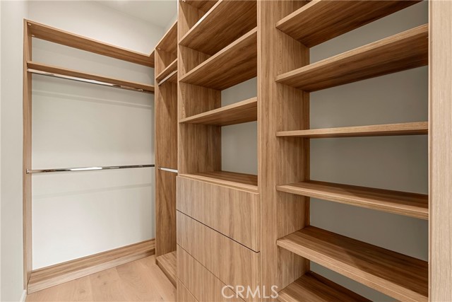 Detail Gallery Image 33 of 58 For 5525 Carpenter Ave, Valley Village,  CA 91607 - 5 Beds | 6/1 Baths