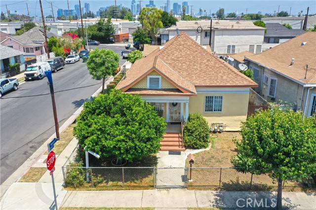 1203 E 33rd Street, Los Angeles CA: https://media.crmls.org/medias/90fd4b4f-7573-4bb3-8c98-20501de0c1af.jpg