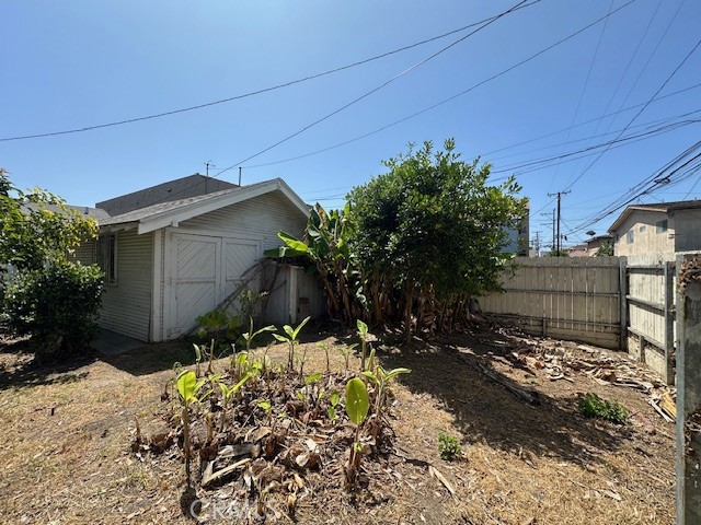1045 Gladys Avenue, Long Beach CA: https://media.crmls.org/medias/90fd7a42-c06c-488e-bb04-4114e464b45a.jpg