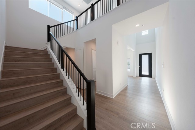 27554 Elderberry Dr, Valencia CA: https://media.crmls.org/medias/90feb4d6-008e-4781-b87d-1ce66a4b38c0.jpg