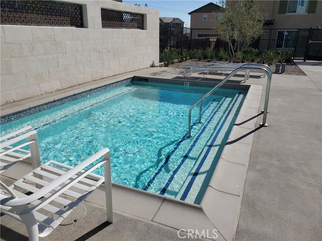 Detail Gallery Image 16 of 23 For 16229 Castello #6,  Fontana,  CA 92336 - 4 Beds | 2/1 Baths