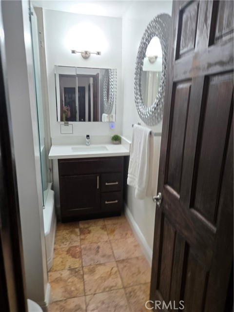Detail Gallery Image 27 of 41 For 7503 Aqueduct Ave, Van Nuys,  CA 91406 - 3 Beds | 2/1 Baths