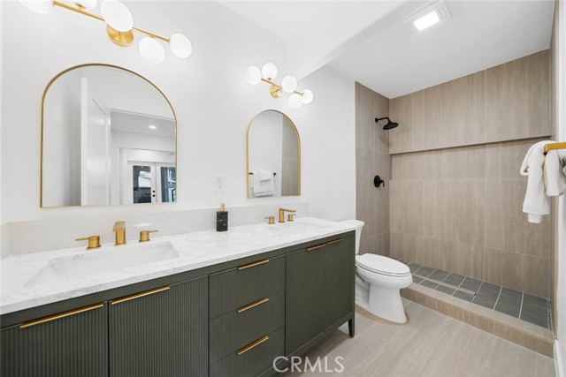 Detail Gallery Image 4 of 22 For 1810 32nd St, San Diego,  CA 92102 - 4 Beds | 3 Baths