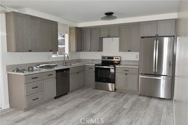Detail Gallery Image 2 of 23 For 8195 Eastport Dr, Huntington Beach,  CA 92646 - 3 Beds | 2/1 Baths