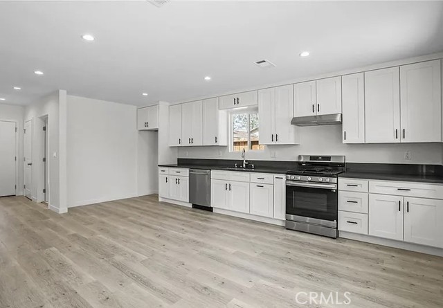 Detail Gallery Image 12 of 15 For 8814 Haskell Ave, North Hills,  CA 91343 - 3 Beds | 2 Baths