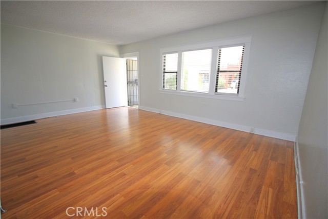 224 Pomona Avenue, Long Beach CA: https://media.crmls.org/medias/910216f5-8ce2-4175-bd30-3abda4a7856a.jpg