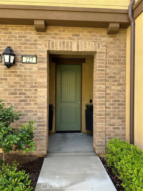 227 Carlow, Irvine CA: https://media.crmls.org/medias/910237a5-b040-4277-b97d-4697b86e4a18.jpg