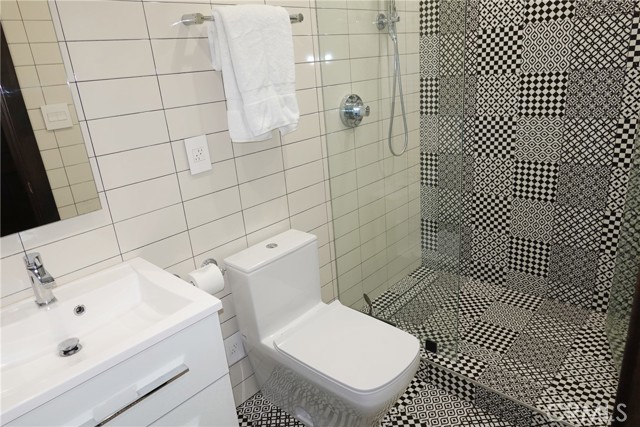 430 Sonora Avenue, Glendale CA: https://media.crmls.org/medias/91027149-469e-46a3-b23b-01a903b2bbc7.jpg