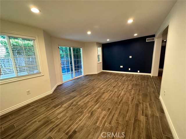 Detail Gallery Image 18 of 36 For 18406 Bessemer St, Tarzana,  CA 91335 - 3 Beds | 2 Baths