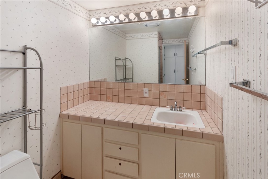 https://media.crmls.org/medias/9102e5a2-ffdb-422f-b3fb-1da4a0002120.jpg?preset=X-Large
