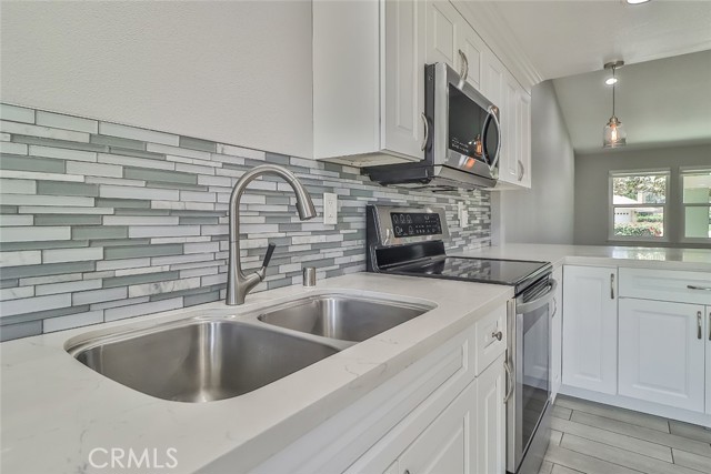8152 Village 8, Camarillo CA: https://media.crmls.org/medias/9102f7cf-42f2-42f9-9925-0944dac17f44.jpg