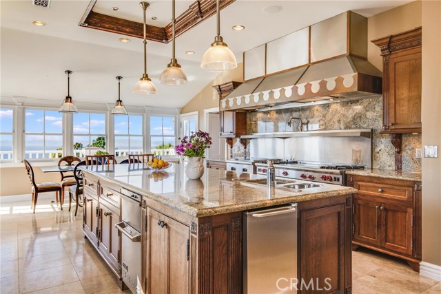 Detail Gallery Image 4 of 54 For 1409 via Arco, Palos Verdes Estates,  CA 90274 - 7 Beds | 5/2 Baths