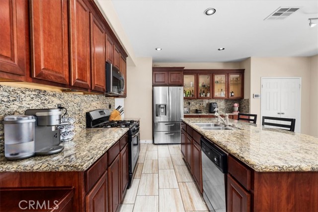Detail Gallery Image 14 of 28 For 27109 Woodglen Ln, Moreno Valley,  CA 92555 - 4 Beds | 3 Baths