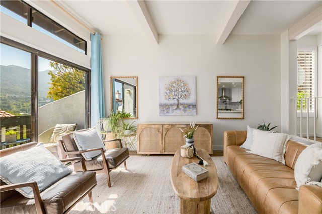 Detail Gallery Image 21 of 47 For 1550 Michael Ln, Pacific Palisades,  CA 90272 - 3 Beds | 3/1 Baths