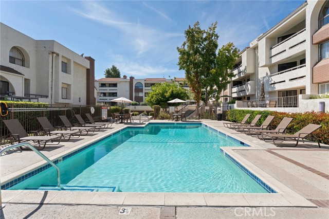 21650 Burbank, 203 photo 22