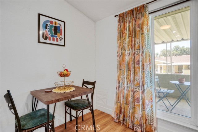Detail Gallery Image 8 of 50 For 19118 Avenue of the Oaks #B,  Newhall,  CA 91321 - 2 Beds | 1 Baths