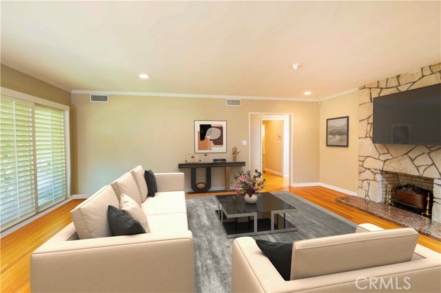 15142 Tuba Street, Mission Hills (San Fernando) CA: https://media.crmls.org/medias/910521e6-7db6-48e0-9460-04c4feed3771.jpg