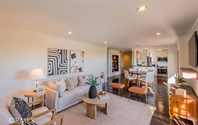 Detail Gallery Image 11 of 36 For 8400 De Longpre Ave #215,  West Hollywood,  CA 90069 - 2 Beds | 2 Baths