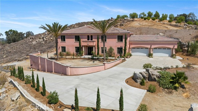 Detail Gallery Image 2 of 74 For 17190 Small Canyon Ln, Riverside,  CA 92506 - 6 Beds | 6/1 Baths