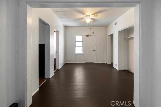 30 Dudley Ave, Venice CA: https://media.crmls.org/medias/9108525a-dbd3-4d2e-b791-665253592bd0.jpg