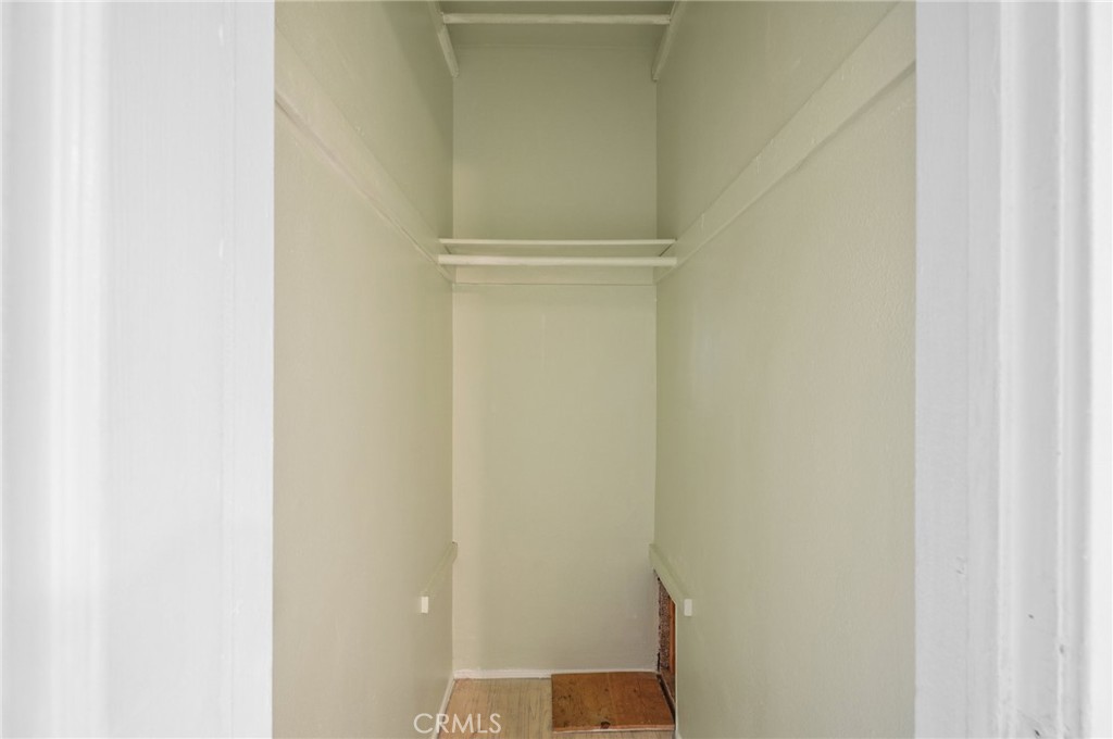 https://media.crmls.org/medias/9109a0b8-f0b3-438e-9994-492dccf63ec9.jpg?preset=X-Large
