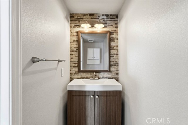 Detail Gallery Image 8 of 27 For 9950 Topanga Canyon Bld #58,  Chatsworth,  CA 91311 - 3 Beds | 2/1 Baths