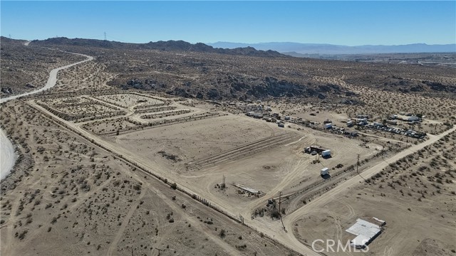 15321 Walton Road, Oro Grande CA: https://media.crmls.org/medias/9109b92b-4052-4fc5-a382-b70c525b0a27.jpg