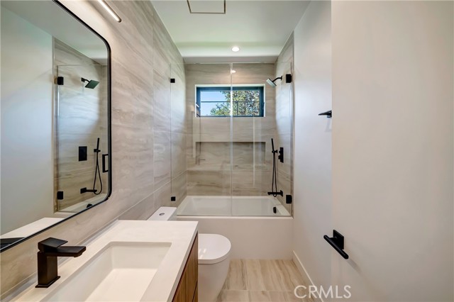 Detail Gallery Image 14 of 23 For 23453 Collins, Woodland Hills,  CA 91367 - 2 Beds | 2 Baths