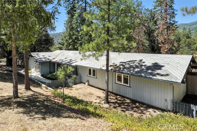5783 Chowchilla Mountain Road, Mariposa CA: https://media.crmls.org/medias/910d501f-dac0-4420-9c66-89510f0bac45.jpg