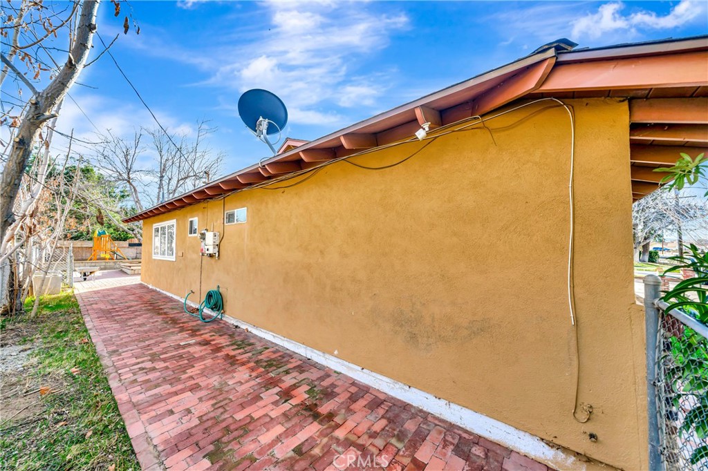 https://media.crmls.org/medias/910da1f5-da5d-485a-a4b1-64d54be363b1.jpg?preset=X-Large