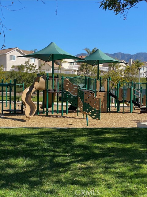 25 Santa Maria, Lake Forest CA: https://media.crmls.org/medias/910e2c0e-aad3-426f-a31a-0f8853cb1846.jpg