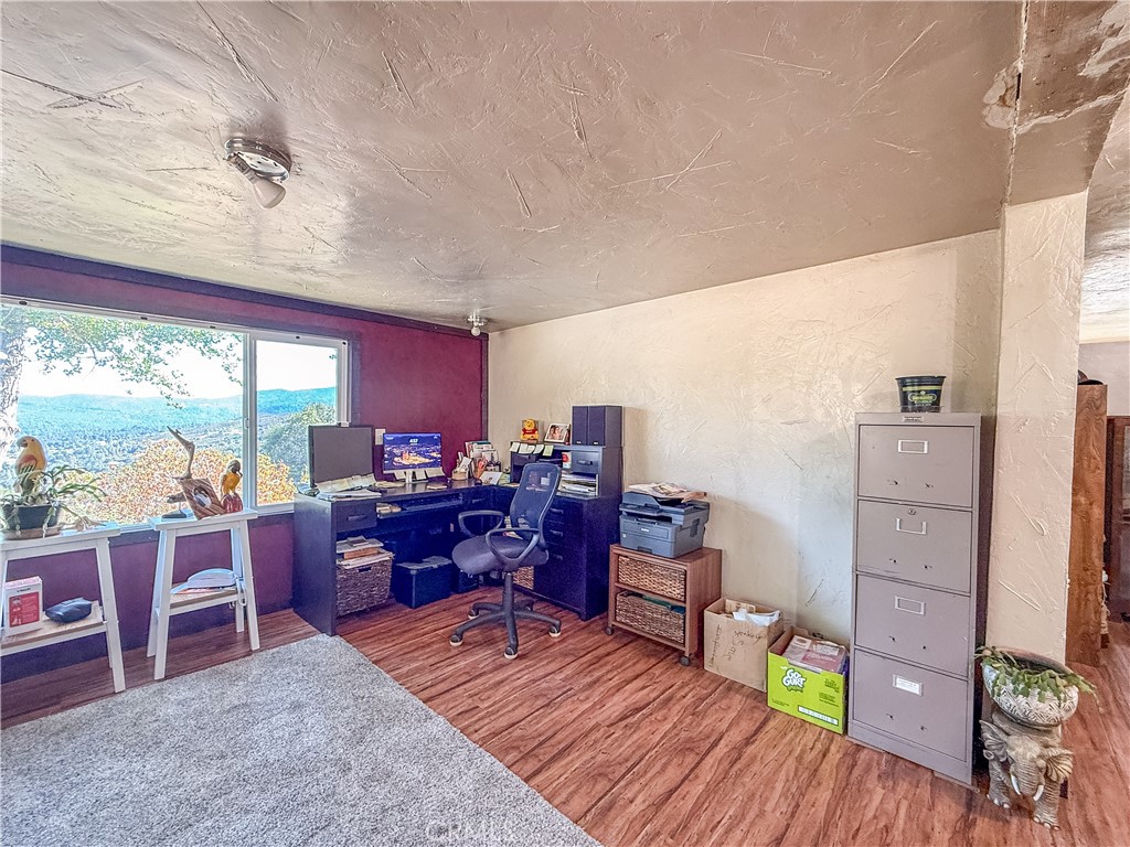 https://media.crmls.org/medias/910e8601-098a-4ed0-a93e-0dedc68c182e.jpg?preset=X-Large
