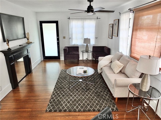 Detail Gallery Image 2 of 22 For 4132 E Theresa St, Long Beach,  CA 90814 - 2 Beds | 2 Baths