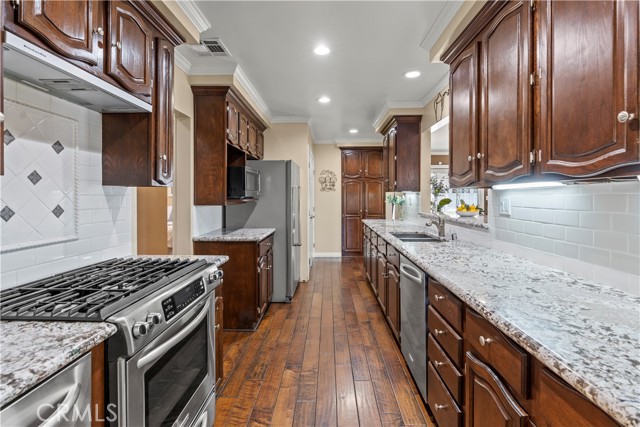Image 7 of 33 For 15037 Hiawatha Street
