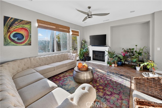 Detail Gallery Image 9 of 33 For 24332 Lorenzo, Valencia,  CA 91355 - 3 Beds | 3 Baths