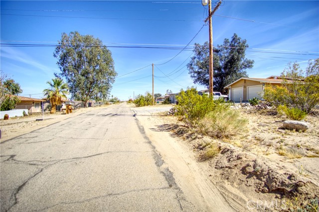 Detail Gallery Image 3 of 4 For 74653 Twilight, Twentynine Palms,  CA 92277 - – Beds | – Baths