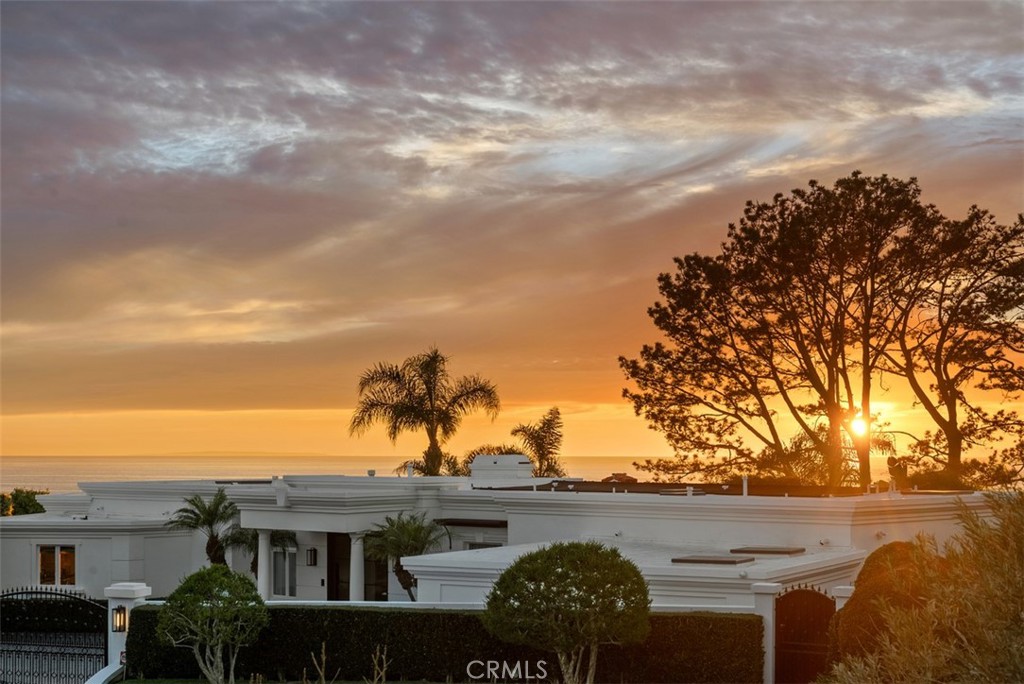 https://media.crmls.org/medias/9110bf8f-eaa3-4053-b45b-d73c7bd598ac.jpg?preset=X-Large