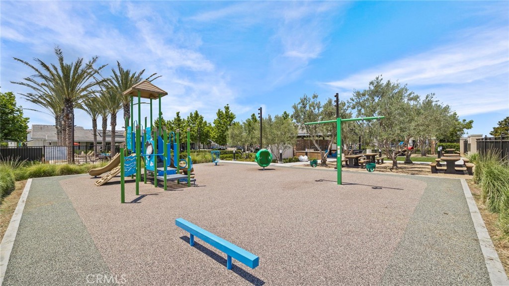 https://media.crmls.org/medias/911248b3-c60a-4ff9-bd01-d23004708200.jpg?preset=X-Large