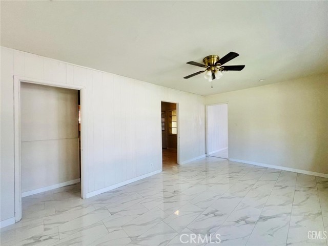 10805 Santa Clara Street, Lamont CA: https://media.crmls.org/medias/9112cc1f-d0e2-4f24-9049-acd90f1e52b6.jpg