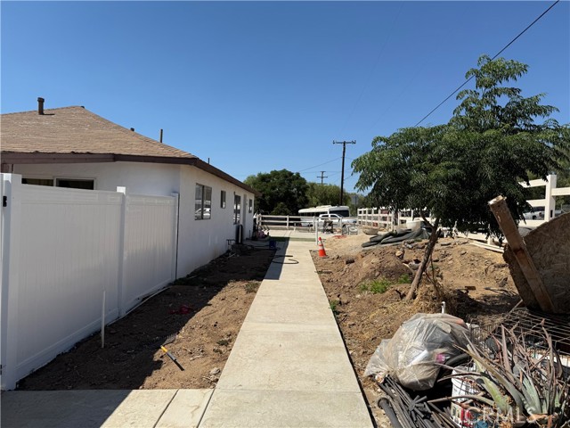 18571 Day Street, Perris CA: https://media.crmls.org/medias/91131754-b4be-47b8-b237-994d60ffb1ff.jpg