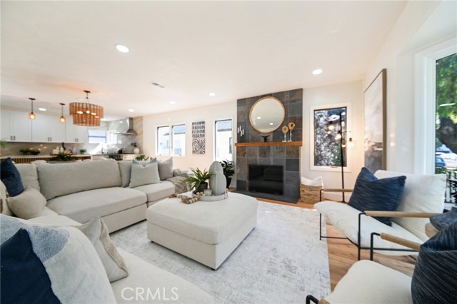 Detail Gallery Image 7 of 58 For 8454 Naylor Ave, Los Angeles,  CA 90045 - 3 Beds | 2 Baths