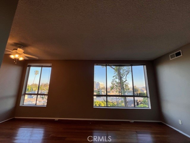 Detail Gallery Image 5 of 16 For 622 S Barrington #302,  Los Angeles,  CA 90049 - 1 Beds | 2 Baths