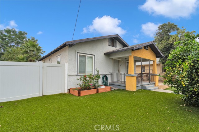 1554 N Sierra Way, San Bernardino CA: https://media.crmls.org/medias/9114b672-57fb-4ee9-a329-53219afb98f3.jpg