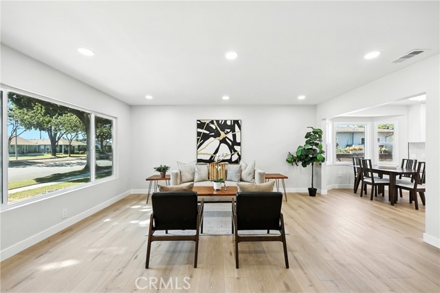 9533 Paramount Boulevard, Downey CA: https://media.crmls.org/medias/9114ba15-9286-4e2d-aa33-89726b2ce8f6.jpg