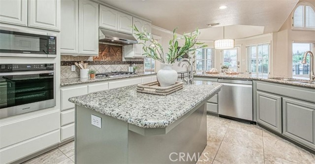 Detail Gallery Image 24 of 50 For 529 E Chesapeake Cir, Fresno,  CA 93730 - 4 Beds | 3/1 Baths