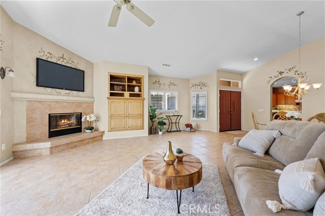 24217 Corte Cordoba, Murrieta CA: https://media.crmls.org/medias/9115e2c6-6748-4f14-b2f6-332db8b252d7.jpg