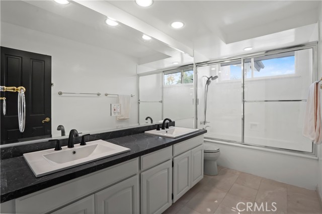 Detail Gallery Image 29 of 49 For 9853 Wish Ave, Northridge,  CA 91325 - 5 Beds | 2/1 Baths