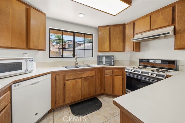 2373 Weatherwood Rd., Corona CA: https://media.crmls.org/medias/9116c51e-90c4-4de0-a492-0114f3733e84.jpg