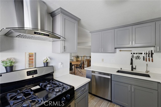 Detail Gallery Image 11 of 24 For 2100 W Palmyra #33,  Orange,  CA 92868 - 3 Beds | 1/1 Baths